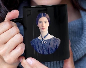 Taza de café de cerámica negra de Emily Dickinson / Habito en la posibilidad