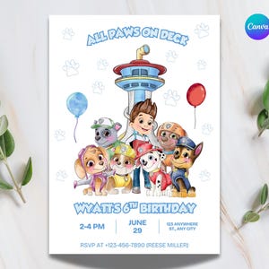 Op de afbeelding: Een witte uitnodigingskaart met de tekst "ALL PAWS ON DECK" en "WYATT'S 6TH BIRTHDAY". Het bevat stripfiguren en een toren, met een blauwe ballon en een rode ballon. De datum en tijd zijn ook inbegrepen.