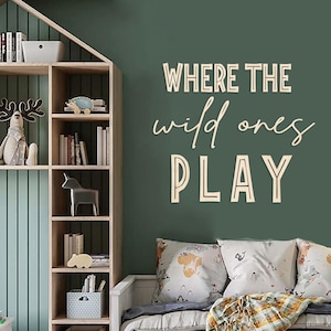 Insegna Where the Wild Ones Play, Arte da parete in legno per sala giochi Safari, insegna dell'asilo nido nella giungla, insegna della sala giochi, arredamento dell'asilo nido in legno, regalo di Natale per bambini
