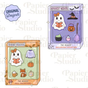 Op de afbeelding: Twee decoratieve dozen met cartoongeesten. De "Spooky Ghoul" doos bevat een geest, heksenhoed, pompoen en bezem. De "Cozy Ghoul" doos heeft een geest, trui, pompoen, vos en kaars. Beide dozen maken deel uit van de "The Reader" collectie.
