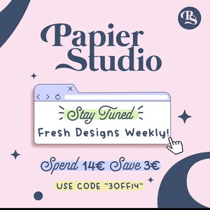 Puede incluir: Un gr&aacute;fico rosa y azul con el texto "Papier Studio" en una fuente estilizada. Se muestra una ventana de navegador con el texto "Stay Tuned! Fresh Designs Weekly!". El texto "Spend 14&euro; Save 3&euro;" se muestra debajo de la ventana del navegador. El texto "USE CODE "30FF14"" se muestra debajo de la informaci&oacute;n de precios.