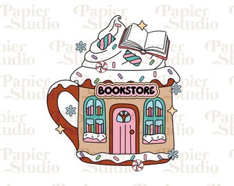 Può includere: Una casetta di pan di zenzero a forma di tazza da caffè con un tetto di glassa bianca e un libro in cima. La casa ha un cartello che dice "BOOKSTORE" e finestre con libri all'interno.