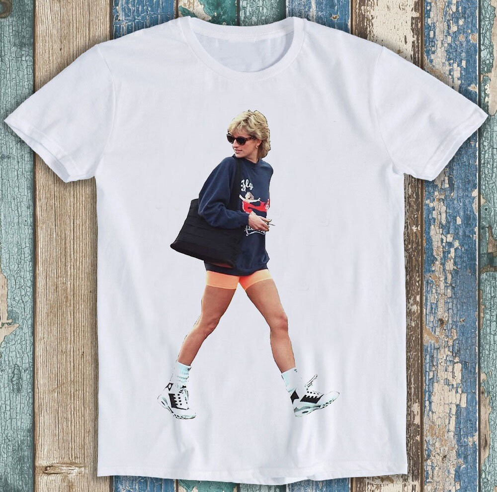Discover Magazine Princess Diana Streetwear Vintage TV Sportswear Funny Meme Gift Tee T Shirt