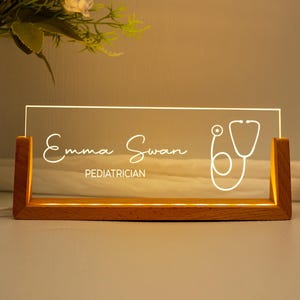Estetoscopio acrílico personalizado con luz LED para pediatras, placa con nombre médico, regalo de graduación, decoración de escritorio para médicos, regalos de doctorado.