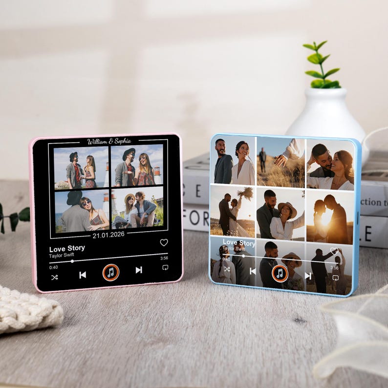 Puede incluir: Dos bloques de fotos personalizados, uno rosa y otro azul, cada uno mostrando m&uacute;ltiples fotos y el texto "Love Story" de Taylor Swift. El bloque rosa tiene los nombres "William & Sophia" y la fecha "21.01.2026".