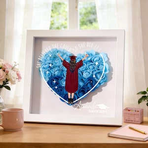 Caja decorativa personalizada con flores para felicitar la graduación, regalo de graduación, caja decorativa con rosas personalizadas con nombres, recuerdo de graduación, promoción de 2026.