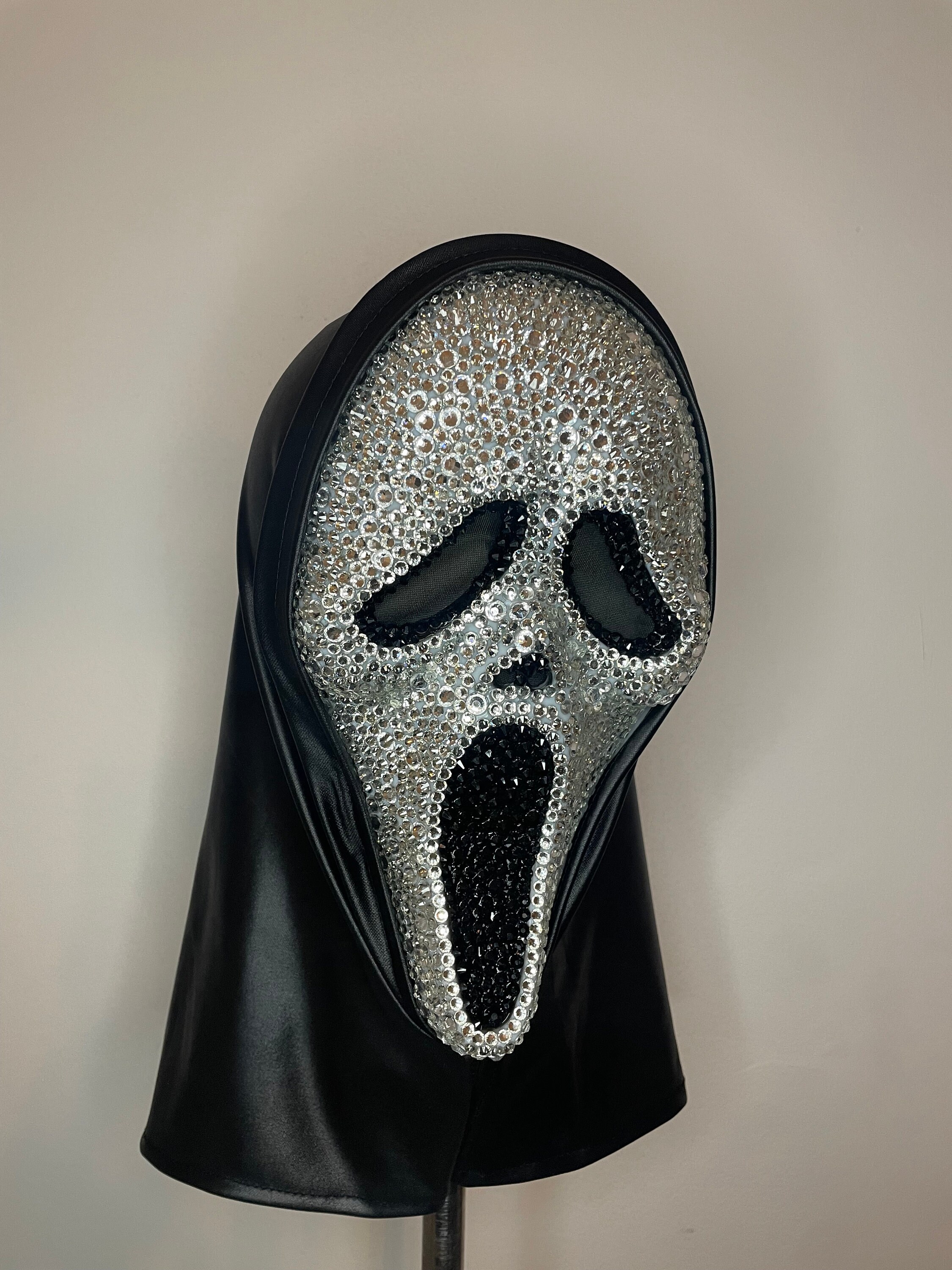 STL file Wearable Scream 6 Ghost Face mask 👻・Model to download