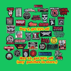 Puede incluir: Un conjunto de parches de bandas, incluyendo Kiss, Nirvana y Misfits, sobre un fondo verde. Los parches muestran nombres y logotipos de bandas. La imagen también contiene texto que dice "Buy 5, get 35% off" y "Buy 10, get 50% off (any patches in store.)"