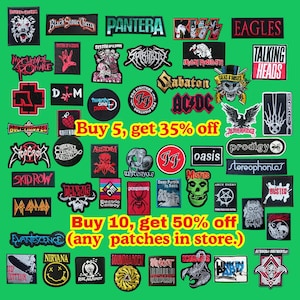 Peut inclure: Une collection d'écussons en tissu brodé rectangulaires et circulaires présentant divers logos de groupes et motifs graphiques en noir, blanc, rouge et or. Le texte Buy 5, get 35% off et Buy 10, get 50% off (any patches in store.) est visible.