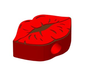 Può includere: Un ciondolo rosso a forma di labbra con interno marrone scuro e un foro laterale. Il ciondolo è un design solido tridimensionale, perfetto per la creazione di gioielli o come elemento decorativo.