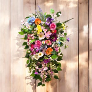 Guirnalda de flores silvestres de colores en forma de lágrima para la puerta de entrada Guirnalda de primavera Decoración de porche de verano Guirnalda floral para casa de campo Corona para puertas dobles