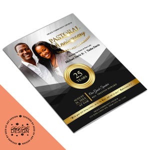Könnte beinhalten: Flyer für das Pastoraljubiläum der Grace Community Church, mit einem Foto von Michael Davis Jr. und Tasha Davis. Das Design umfasst goldene Akzente, ein 25-Jahres-Emblem und Veranstaltungsdetails. Der Flyer enthält auch den Text "Our Guest Speaker REV. TRENTON HOWARD".