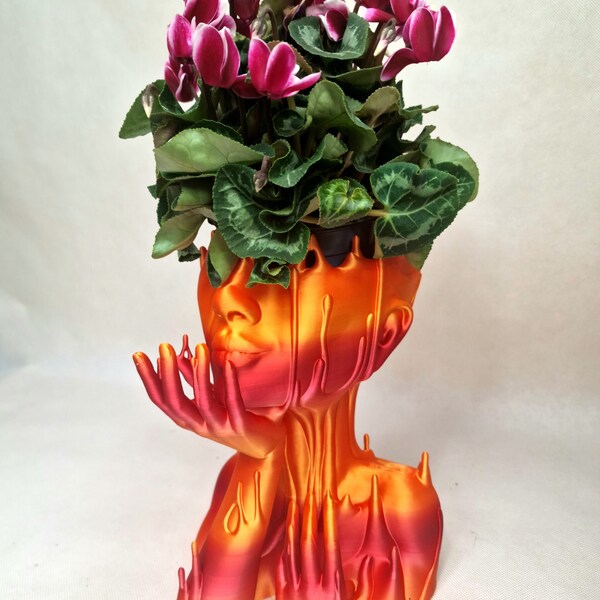 Nowoczesny wazon - Kobieta w pięknych barwach