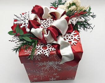 Prewrapped Snowflake Gift Box 5x5x5.5