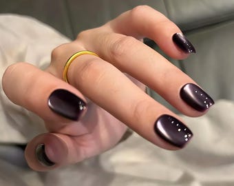 Uñas postizas de ojo de gato de color morado hechas a mano con diseño de Secret Realm Uñas Aurora Uñas de ojo de gato con piedras preciosas moradas Uñas de ojo de gato moradas Uñas cortas