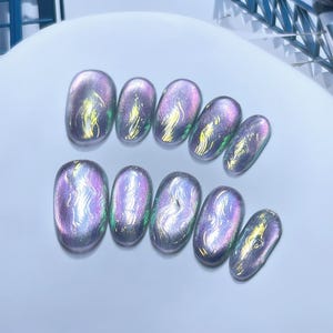 Cores de nenúfares Monet artesanais, unhas postiças estilo olho de gato Fantasy Secret Realm, unhas Aurora, unhas curtas estilo olho de gato fantasia roxa