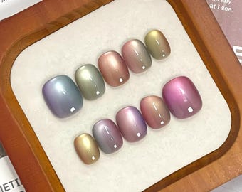 Handgemaakte Rainbow Fantasy Cat Eye Persnagels Cat Eye-nagels Regenboognagels Kleurrijke snoepnagels Korte nagels
