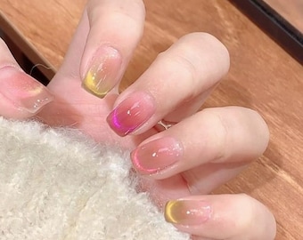 Handgemaakte regenboog Cat Eye pers op nagels, korte stijl