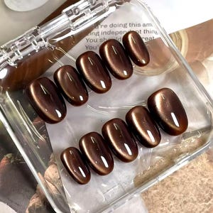 Handgjorda karamellchoklad cat eye press on naglar bruna aurora naglar mocha ädelsten cat eye naglar korta ovala naglar