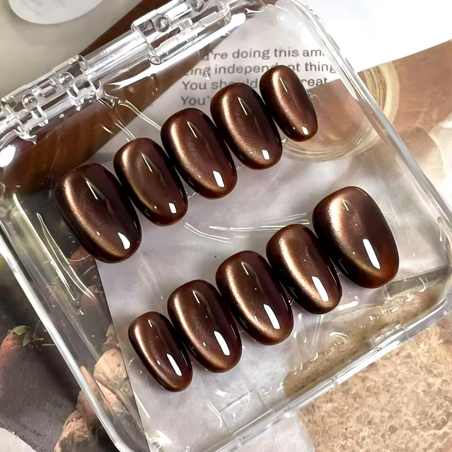 Uñas postizas de ojo de gato hechas a mano con chocolate y caramelo Uñas de aurora marrón Uñas de ojo de gato con piedras preciosas color moca Uñas ovaladas cortas
