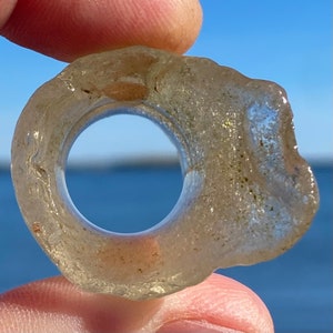 完全に丸い透明なボトルネックの中央部分、本物の天然の本物のヴィンテージシーグラス、直径約1インチ x 高さ1 1/2インチ