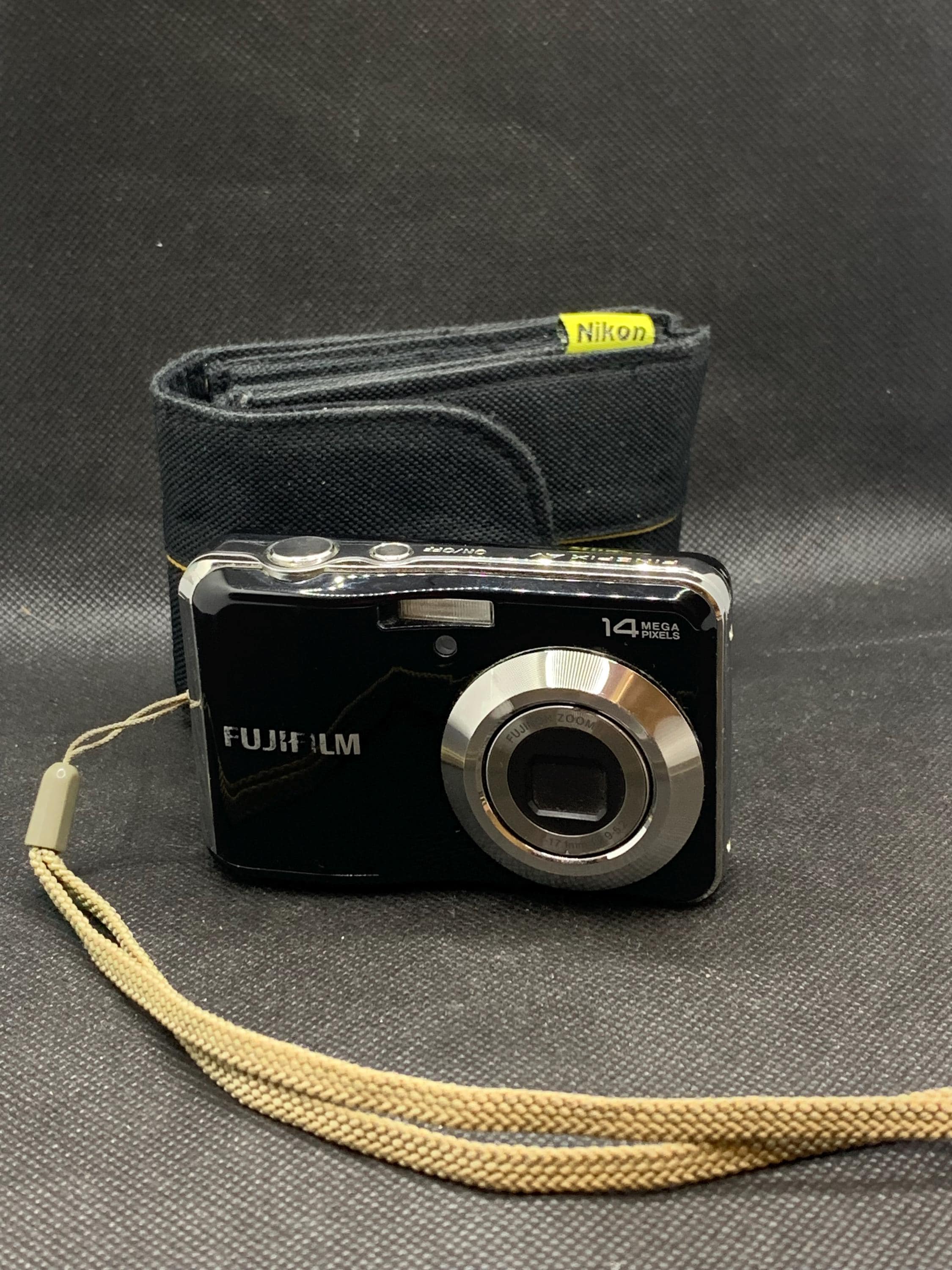 Digital Camera Fujifilm Finepix AV180. Black. Tested and