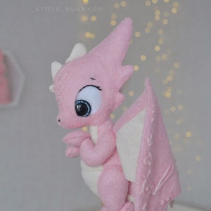 Dragon baby mobile, crib mobile, dragon theme nursery, Fantasy baby nursery Felt dragon Girl dragon mobile Pink dragon mobile Newborn gift