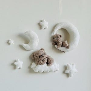 Bouclébeer kinderkamermuurdecoratie: handgemaakte neutrale babykamerkunst