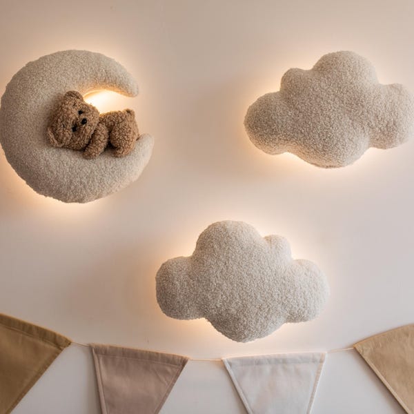 Lámpara de noche infantil con diseño de osito de peluche: Luna, estrellas y nubes de tejido bouclé.