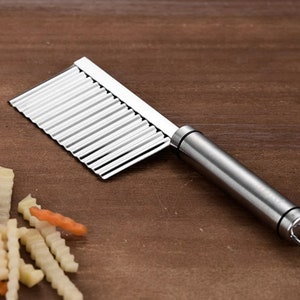 Stainless Steel Potato Chip Salad Vegetable Wavy Cutter chopper ，Crinkle Cutter ，Dad&#39;s assistant, the best new kitchen gift