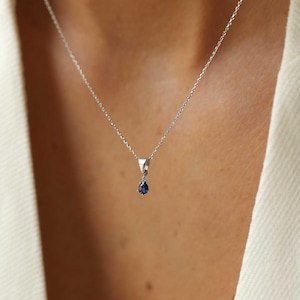Echte Saphir und Diamant Halskette, 14K Gold kleiner Diamant Saphir Anhänger, September Geburtsstein, perfektes Geschenk für Frau, Geschenk für Sie