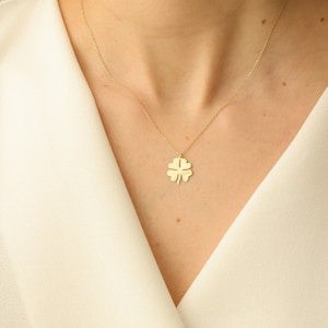 14K Solid Gold Clover Necklace, Shamrock Four Leaf Clover Pendant, Dainty Gold Necklace, Gift for Mom, Mother's Day Gift, Leaf Mama Necklace