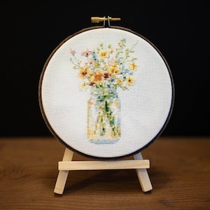 Kruissteekpatroon kleine pot wilde bloemen: haal de schoonheid van de natuur naar binnen: doe-het-zelf kruissteek