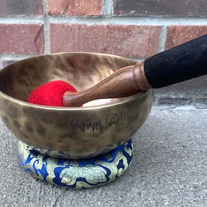 8 inches Full Moon Professional Singing Bowl for Meditation, Healing and Relaxation. Premium Handcrafted Quality.