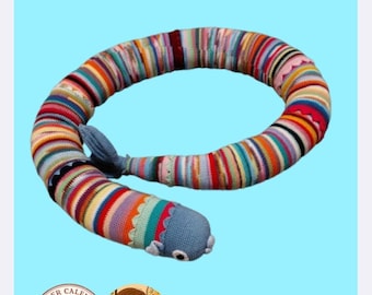 Bettschlange, Anleitung, Rainer die Regenbogen Forelle, gehäkelt, Anfängerfreundlich, 2 m de largo