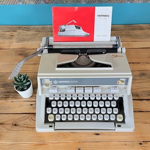 Hermes 3000 typewriter image 1
