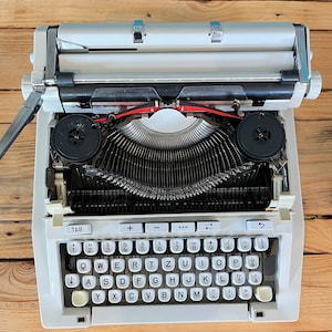 Hermes 3000 typewriter image 10