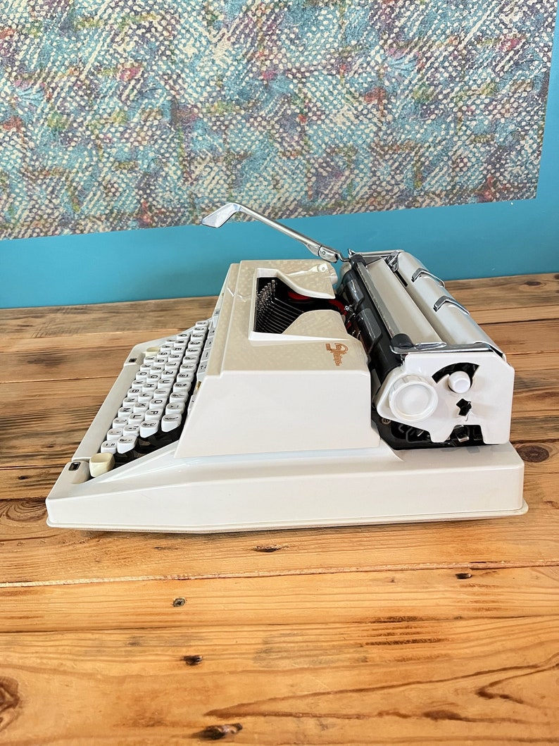 Hermes 3000 typewriter image 6