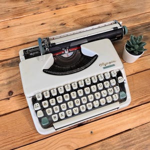 Olympia splendid 66 typewriter leather suitcase - vintage typewriter
