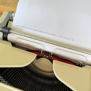 Hermes 3000 typewriter image 8