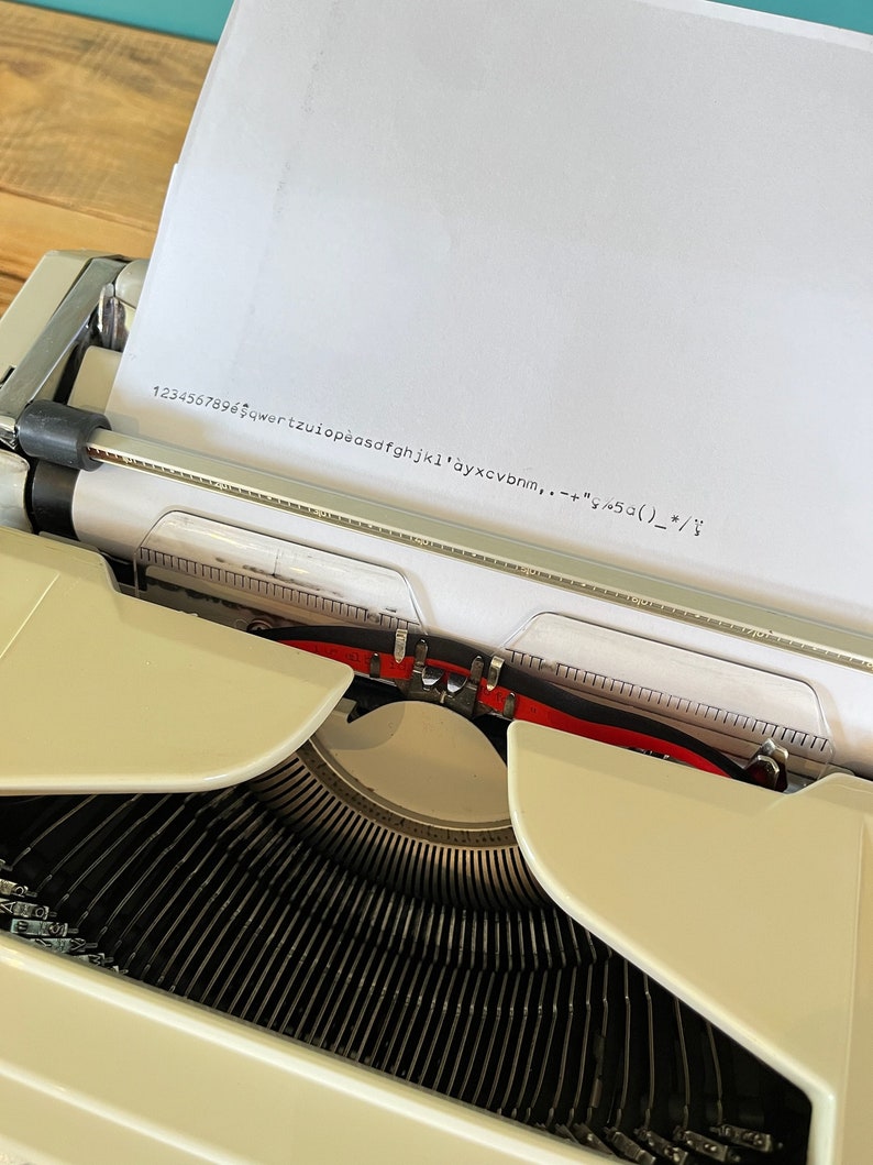 Hermes 3000 typewriter image 8