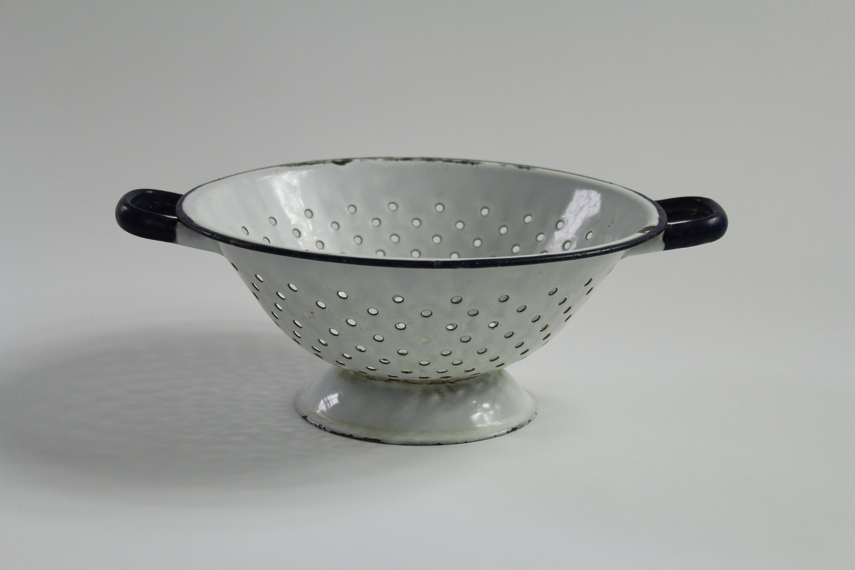 Enamelware Colander Strainer (RB) Enamelware Colander Strainer (RB)