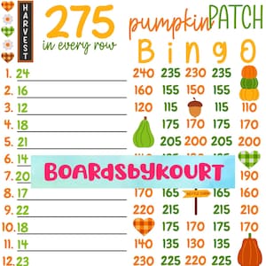 Puede incluir: Un colorido tablero de juego de bingo de calabazas con el texto "275 en cada fila" y "Pumpkin Patch Bingo". El tablero incluye números, ilustraciones temáticas de otoño y el texto "BOARDSbyKOURT".