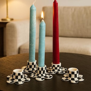 Keramische kandelaar, handgemaakte geruite kandelaar, zwarte moderne taps toelopende houder, kleine keramische kunst thuisaccenten, dambord decor cadeau