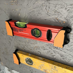 Supporto da parete per livella a bolla d'aria - Stampato in 3D - Supporto universale per livella - Colore personalizzato - Organizzatore per officina e garage