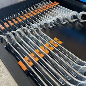 Organizzatore magnetico per chiavi per cassetta degli attrezzi – Vassoio modulare SAE e metrico con parte superiore colorata, design ad incastro, antiscivolo, disposizione dei cassetti personalizzata