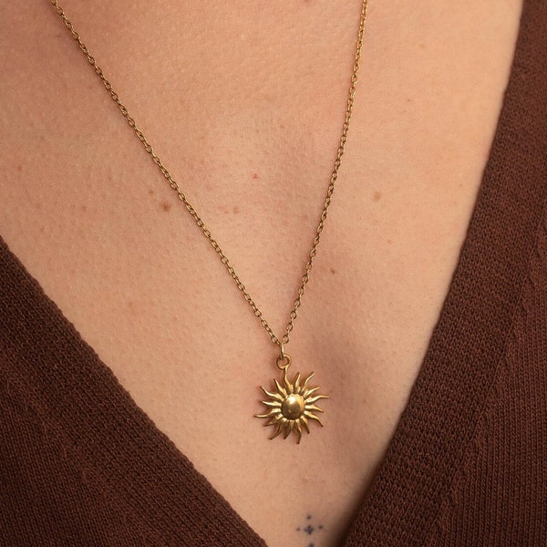 Stainless steel sun necklace golden | Necklace with minimalist chic  bohemian sun pendant