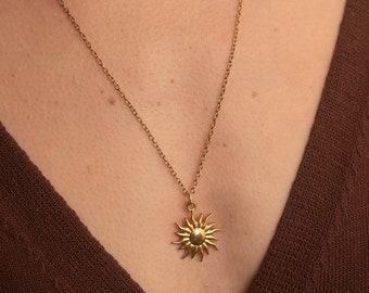 Collana da sole in acciaio inossidabile color oro | Collana con pendente sole minimalista chic bohémien