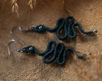 Boucles d'oreilles serpent en macramé | Bijou serpent bohême hippie sorcière boho chic free spirit macrame