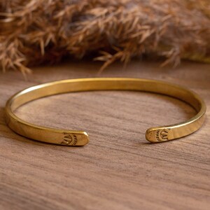 Bracelet jonc marocain doré lisse – bijou artisanal en laiton | Idée cadeau Noël bohème chic